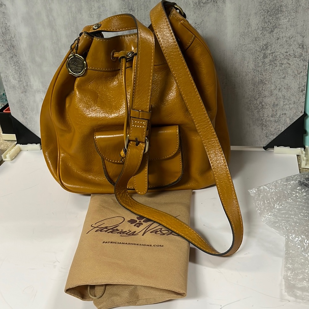 Patricia Nash 10th Anniversary Bucket Bag. All Leather. With outside pocket.